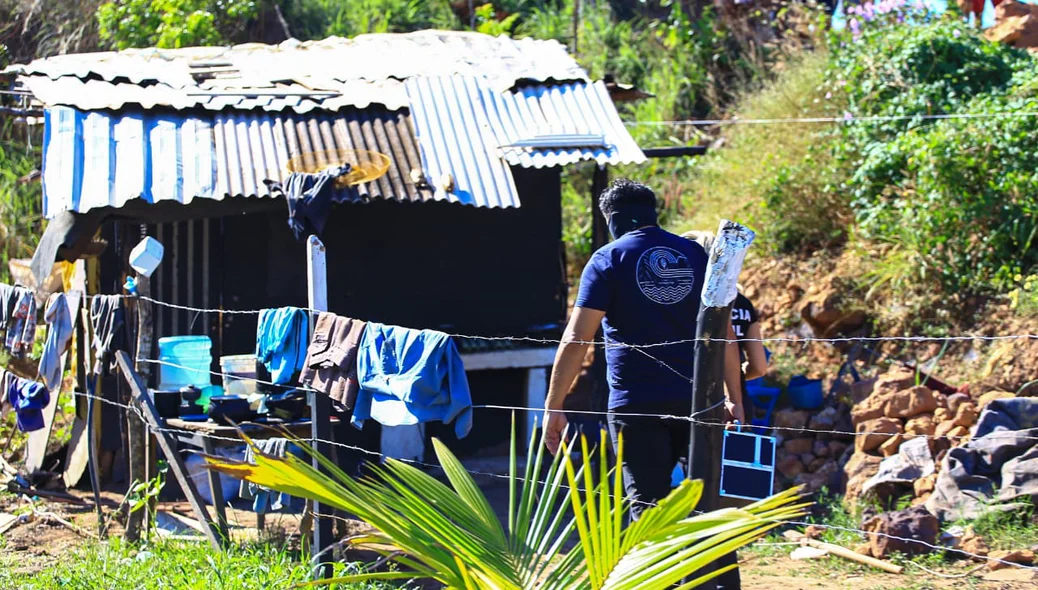 Polícia Civil no local do crime