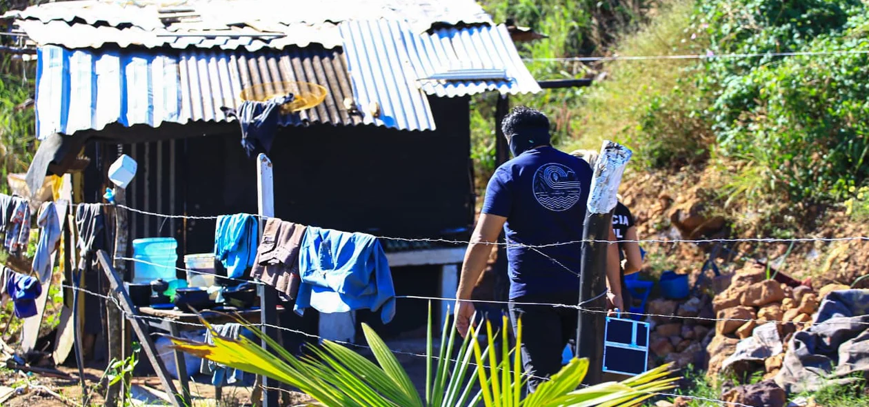 Polícia Civil no local do crime