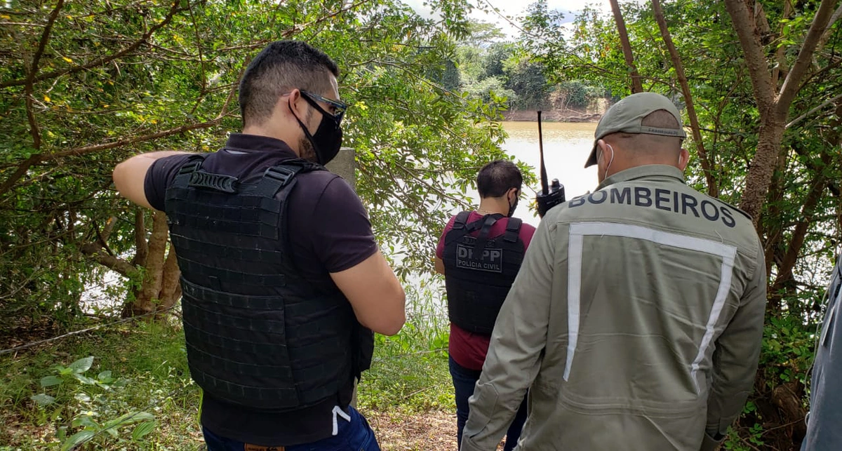 Polícia Militar e Polícia Civil no local