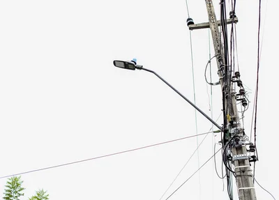 Poste de onde o homem caiu