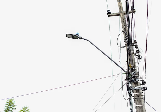 Poste de onde o homem caiu