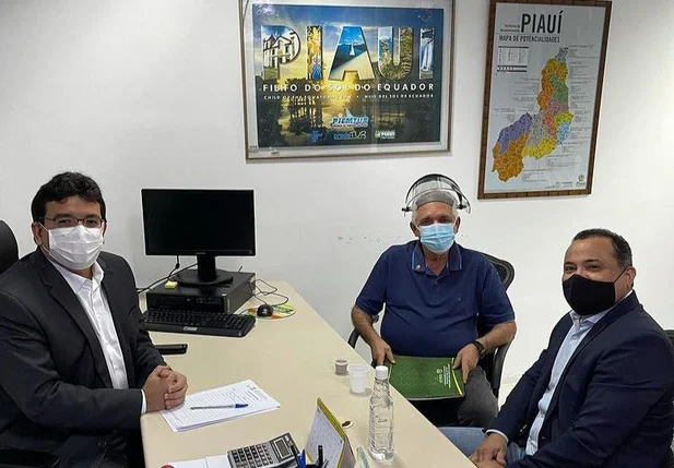 Rafael Fonteles ao lado de Themístocles Filho e Evaldo Gomes
