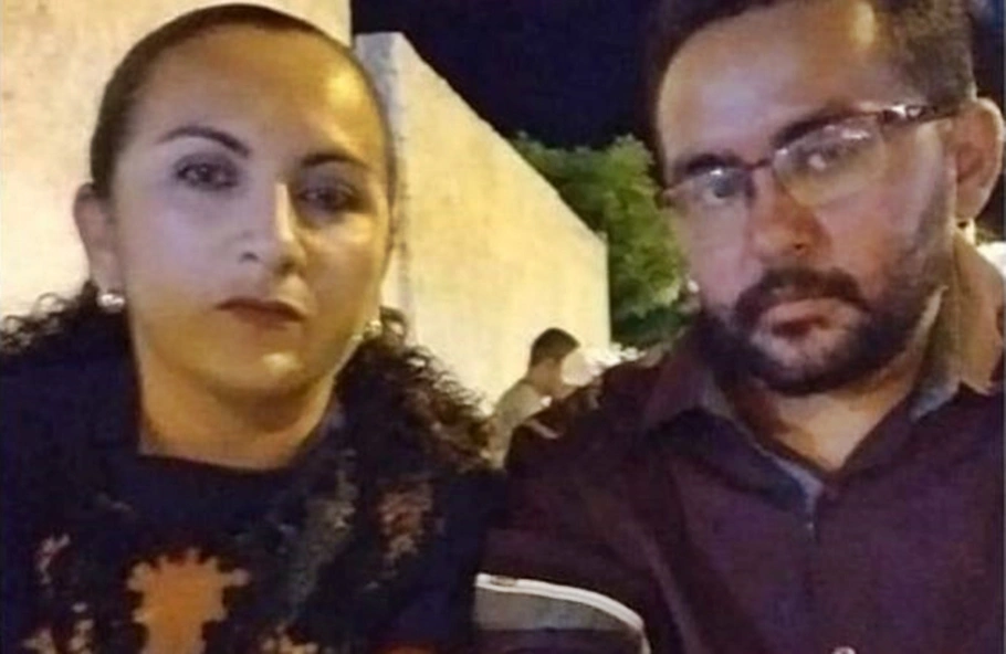 Servidora e o marido, que era professor