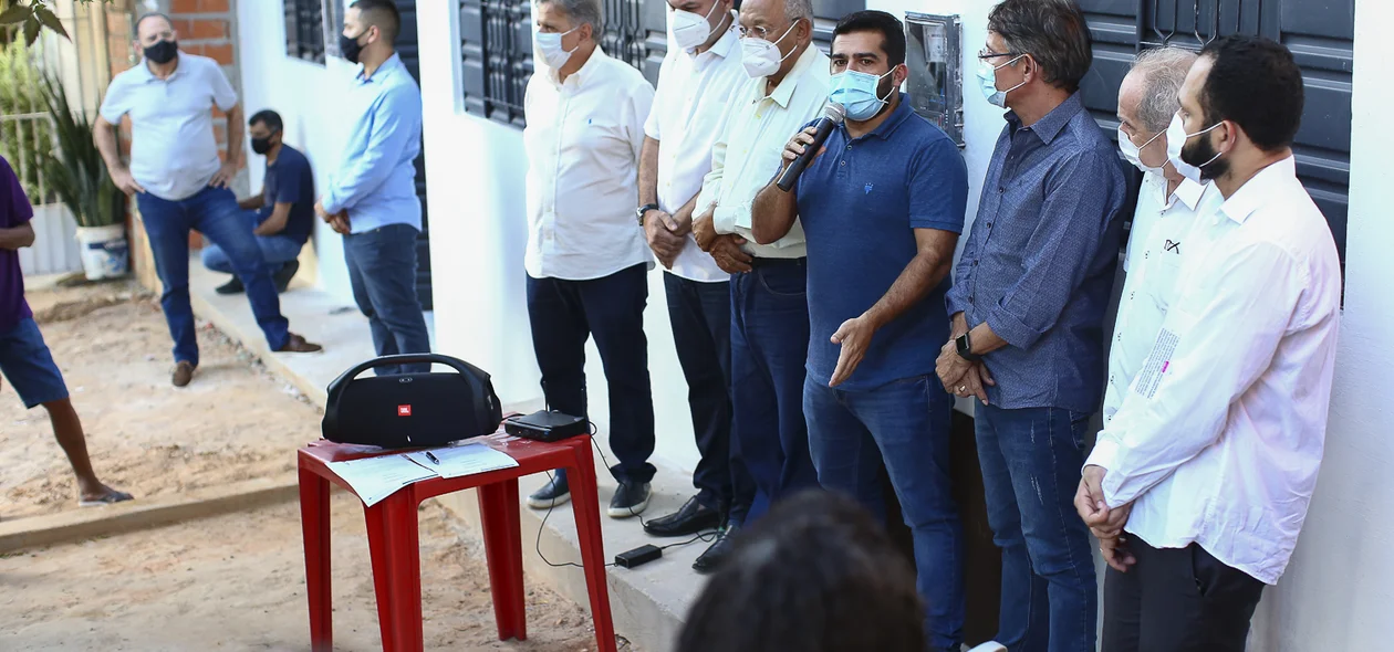 Solenidade de entrega de duas casas em Teresina
