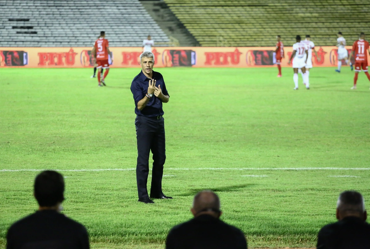 técnico do São Paulo Hernán Crespo