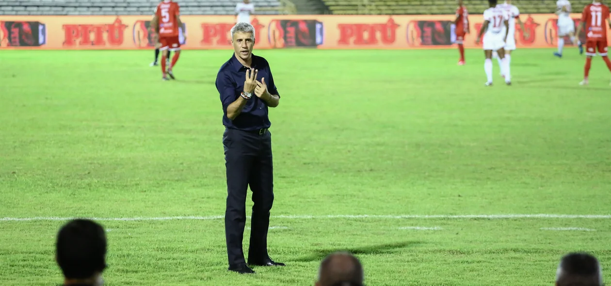 técnico do São Paulo Hernán Crespo