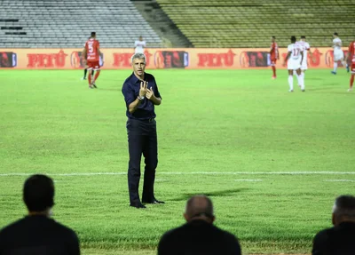 técnico do São Paulo Hernán Crespo
