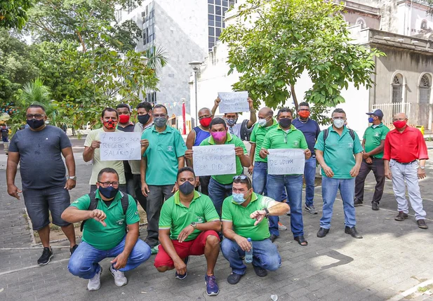 Trabalhadores do transporte realizam manifestação em Teresina