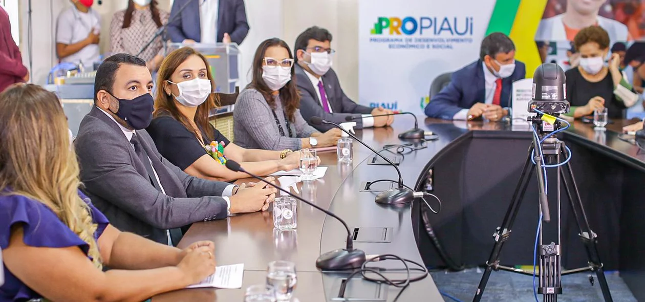 Várias autoridades participaram da solenidade
