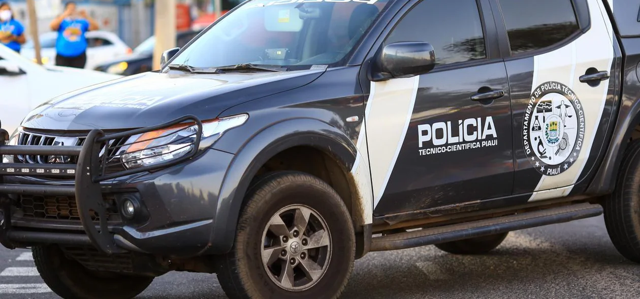 Viatura da Polícia Técnico-Científica