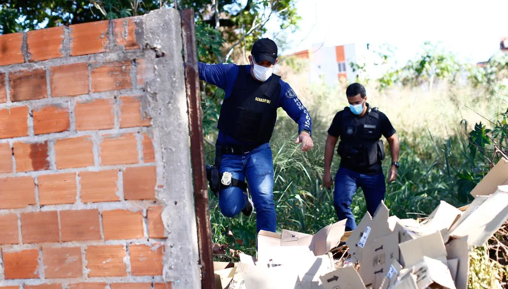 A arma usada para matar a vítima foi escondida em um terreno