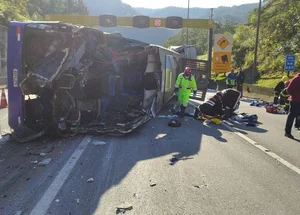 Acidente com o ônbus do time de futsal do Umuarama deixou dois mortos e 20 feridos