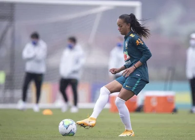 Adriana, meia-atacante da Seleção Brasileira de Futebol Feminino