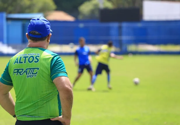 Altos treina no Lindolfo Monteiro
