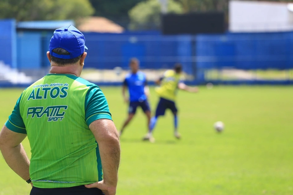 Altos treina no Lindolfo Monteiro