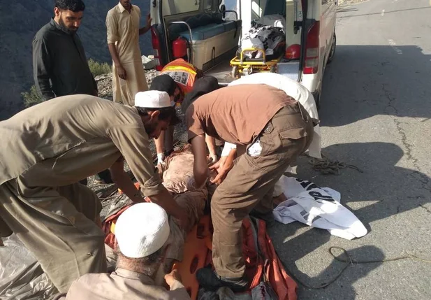 Ao menos nove trabalhadores chineses morreram após explosão em ônibus no Paquistão.