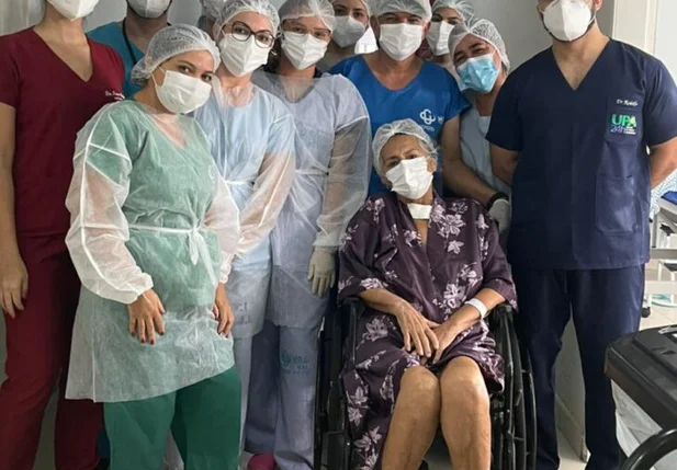 Após 33 dias internada, idosa vence a covid-19 no Hospital Justino Luz