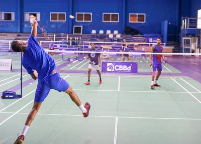 Atletas treinam no Complexo Esportivo Badminton, em Teresina