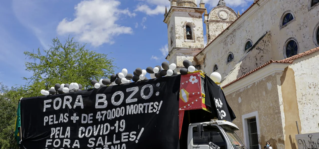 Ato contra Bolsonaro ocorreu no centro da capital neste sábado
