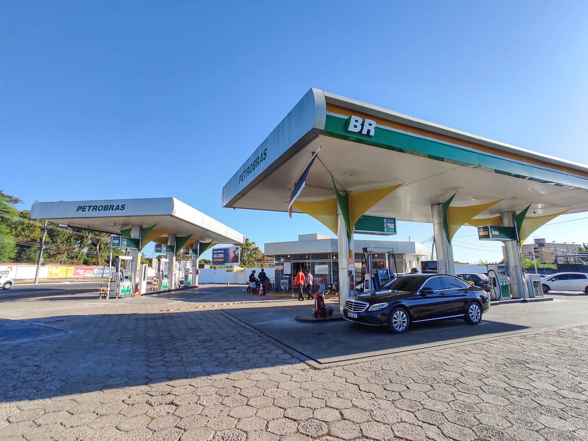 Bandidos arrombam cofre de posto de combustíveis em Teresina