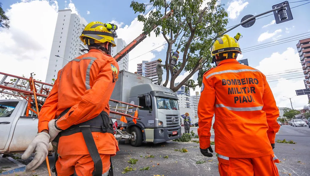 Bombeiros foram acionados