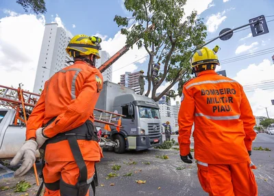 Bombeiros foram acionados