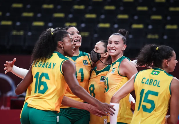 Brasil faz 3 sets a 0, com parciais de 25/11, 25/22 e 25/19, neste domingo