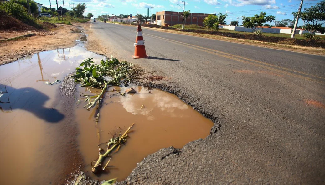 Buraco existe há bastante tempo no local