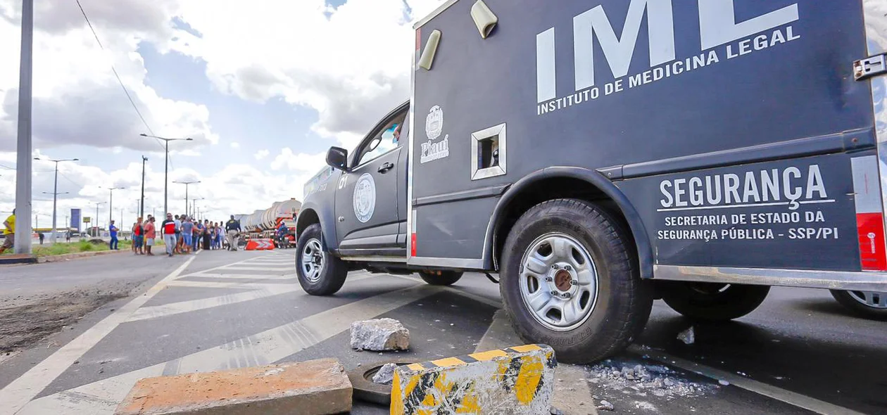 Carro do IML