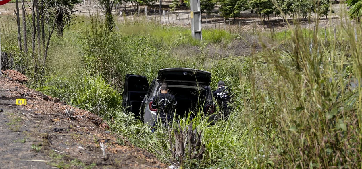 Carro dos suspeitos