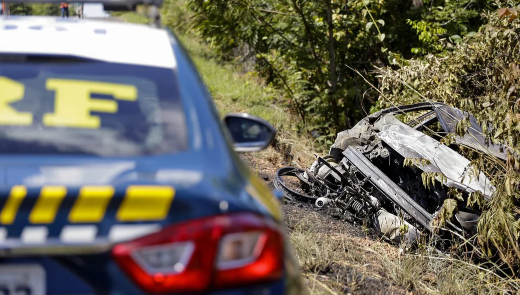 Carro pegou fogo após o acidente