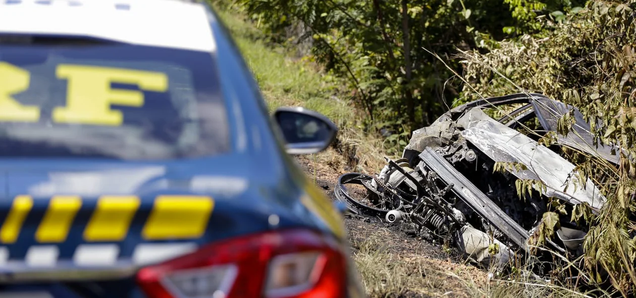 Carro pegou fogo após o acidente
