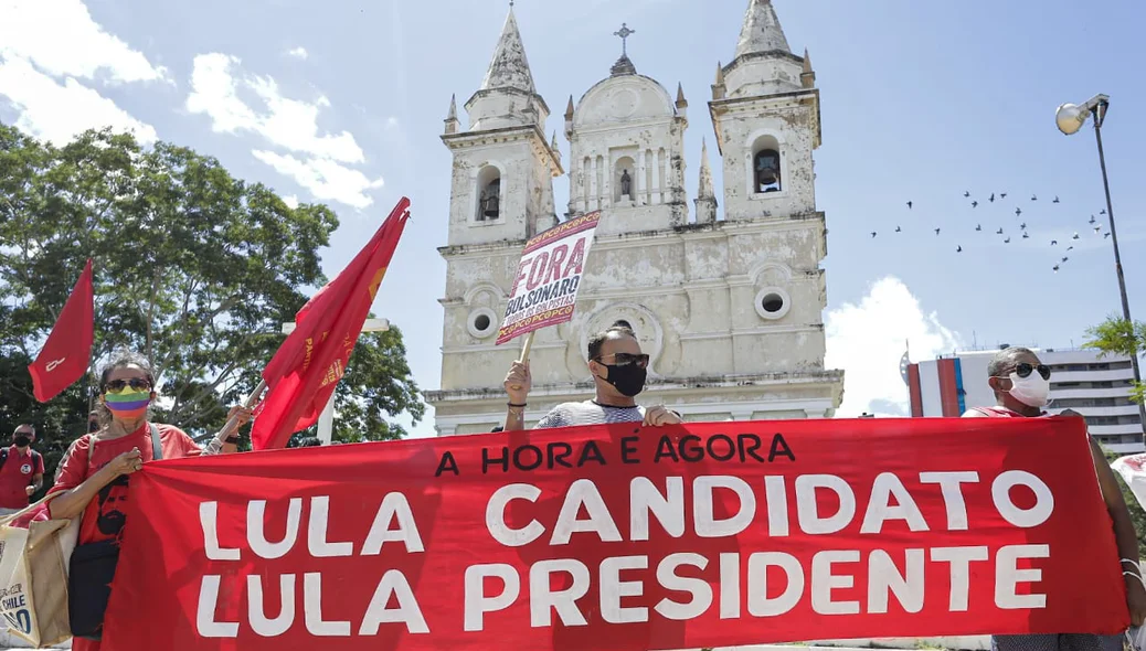 Cartaz pedindo apoio a candidatura de Lula