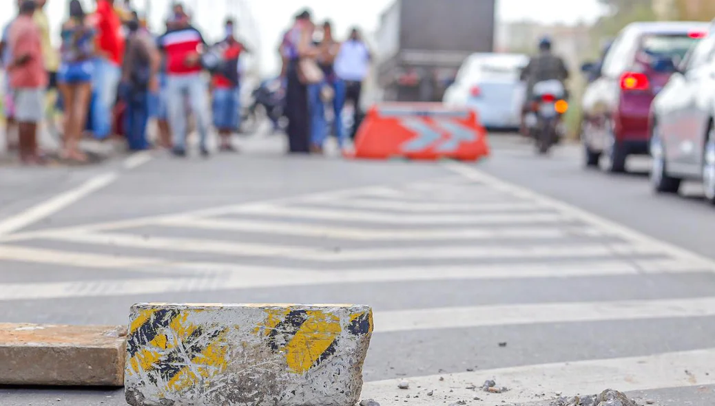Concreto onde o motociclista colidiu