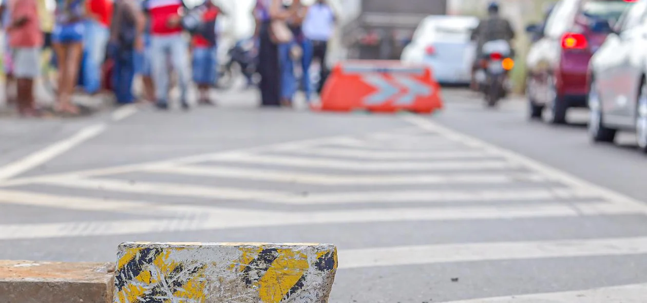 Concreto onde o motociclista colidiu