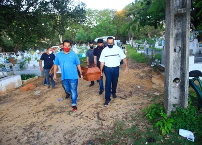 Jornalista foi sepultado no Cemitério do Renascença