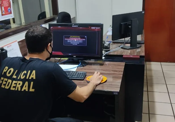 Cumprimento de mandados de busca e apreensão