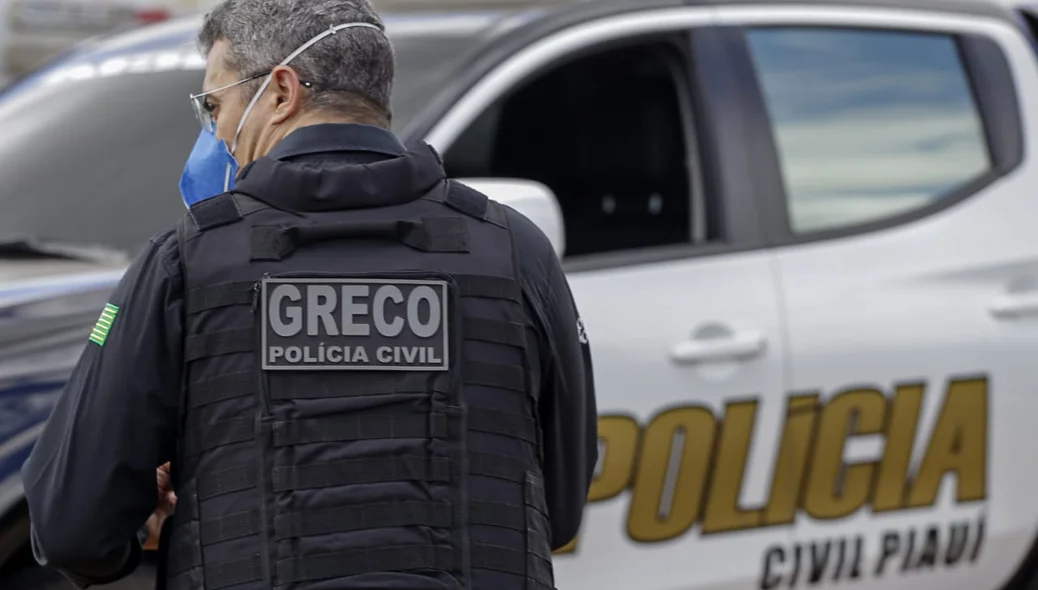 Delegado Tales no local da ocorrência