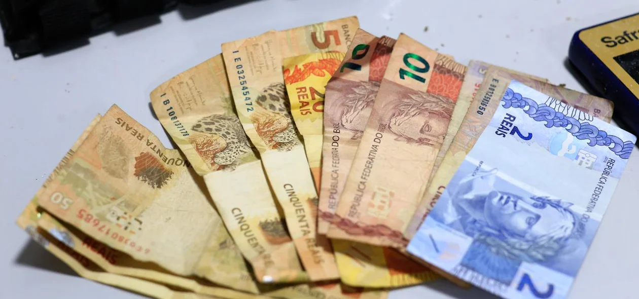 Dinheiro encontrado com a quadrilha