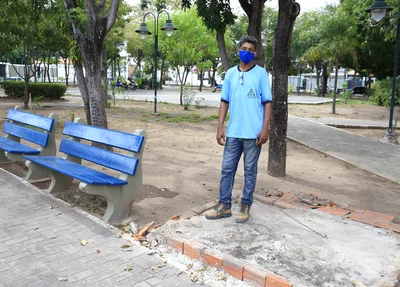 Domingos Severo mostrando onde seu trailer ficava