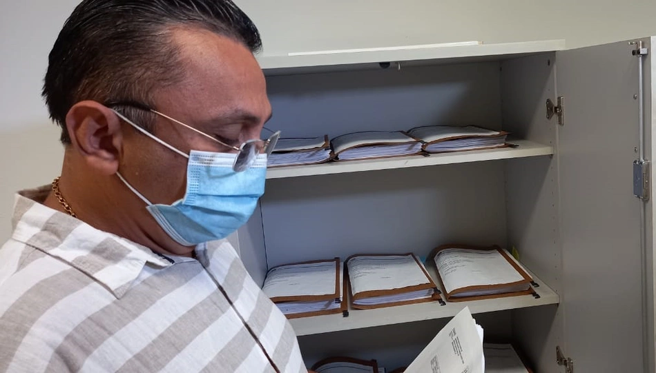 Dudu com os documentos da CPI