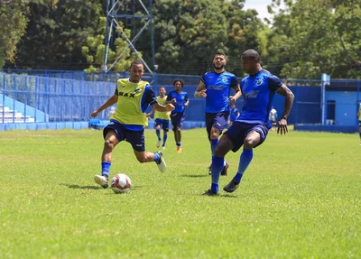 Elenco do Altos em treino no Lindolfo Monteiro