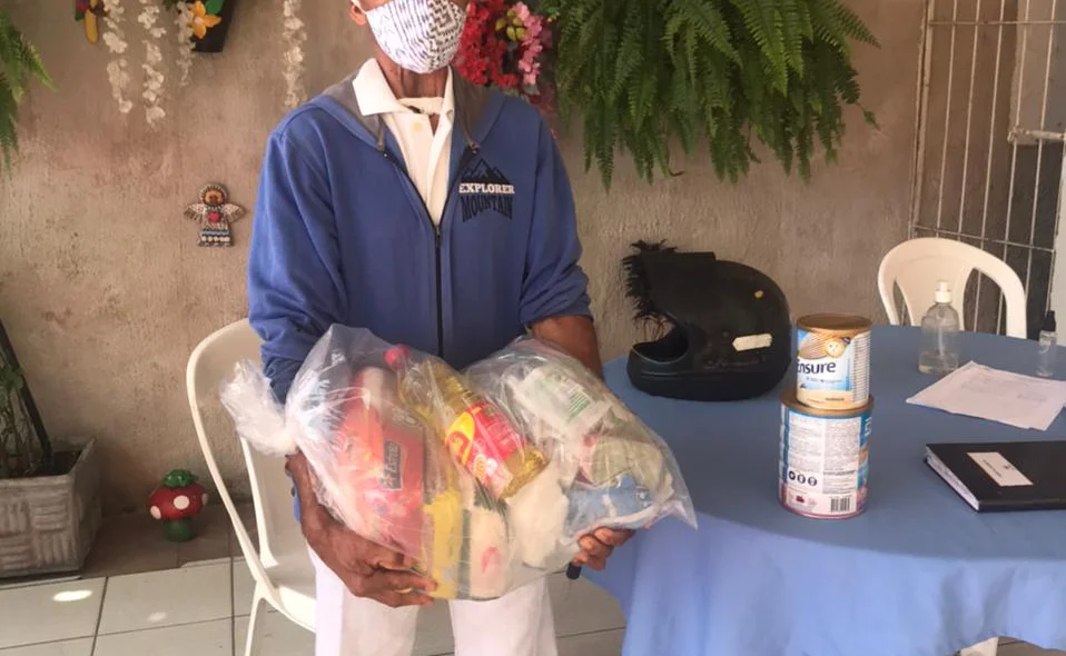 Entrega de cesta básica