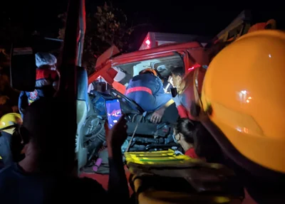 Equipe do GAV fez o resgate do jovem preso às ferragens