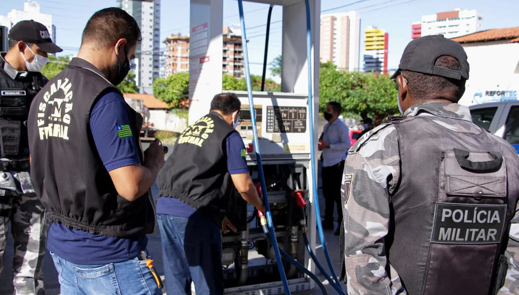 Fiscalização em postos de combustível em Teresina