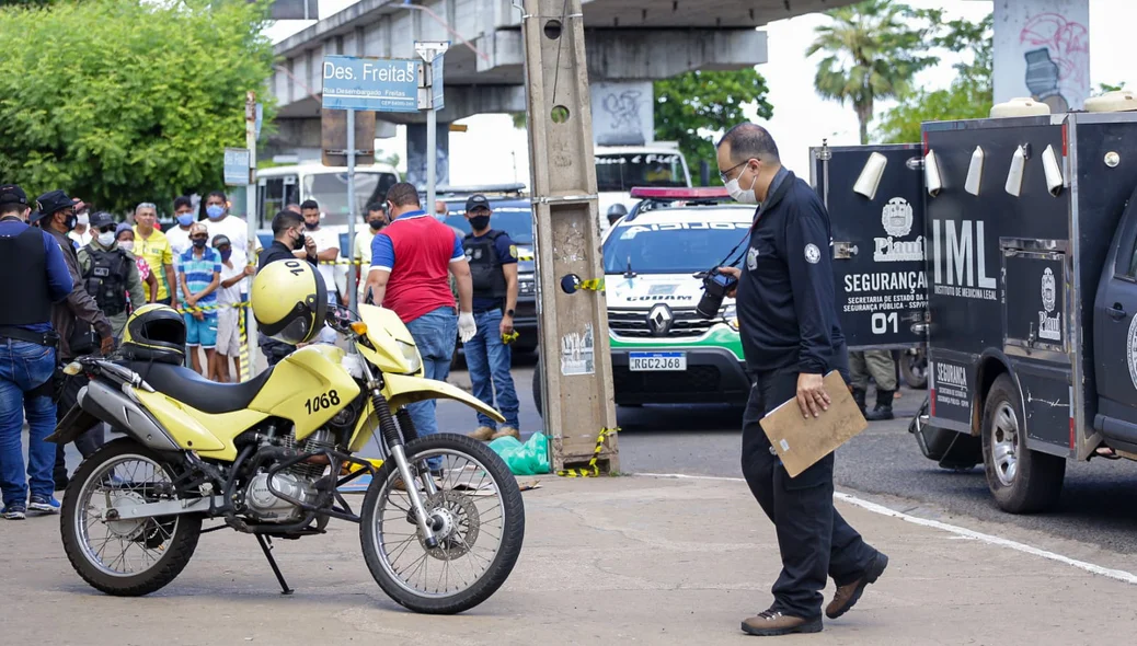 Idoso que trabalhava como mototáxi é morto com quatro tiros no centro da capital