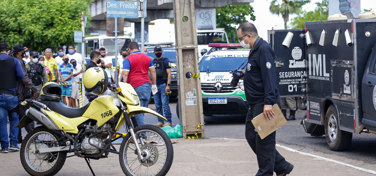 Idoso que trabalhava como mototáxi é morto com quatro tiros no centro da capital