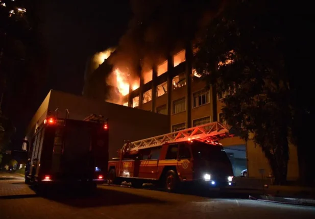 Incêndio atinge o prédio da Secretaria de Segurança Pública do Rio Grande do Sul