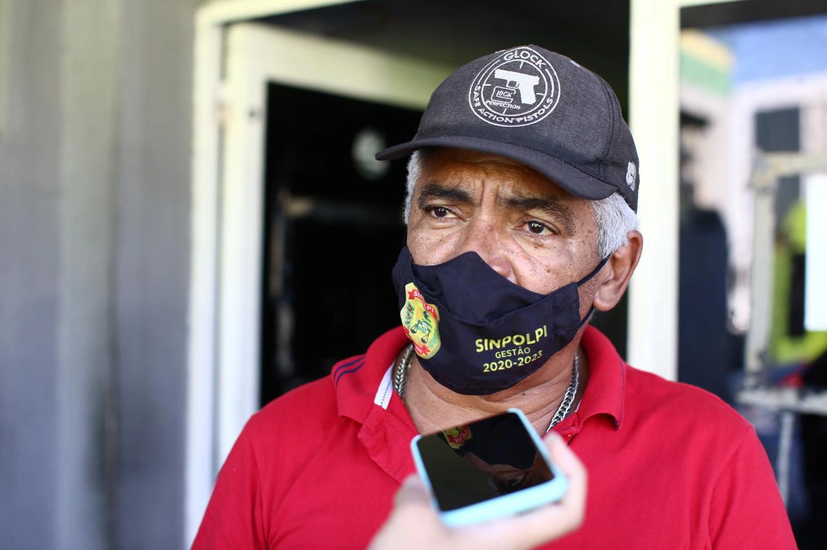 Investigador Peruana, da Polícia Civil
