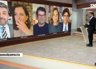 Jornalista Mônica Waldvogel fumando ao vivo